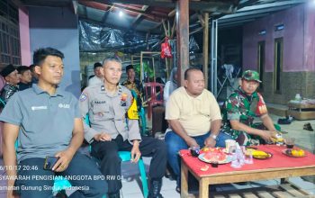 Bhabinkamtibmas Polsek Gunungsindur Polres Bogor Bersama Babinsa Amankan Pemilihan Anggota BPD Desa Cibadung 