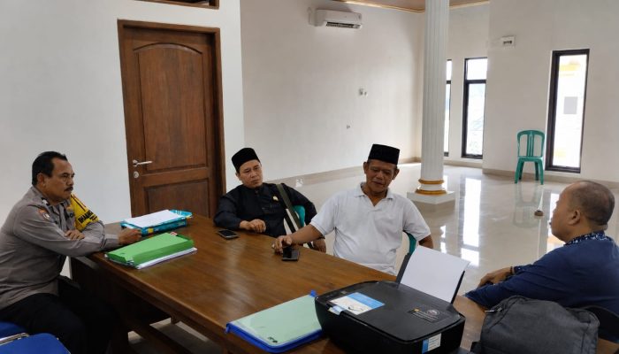Bhabinkamtibmas Polsek Parungpanjang Polres Bogor Ajak Warga Jaga Kamtibmas Menjelang Pilkades PAW